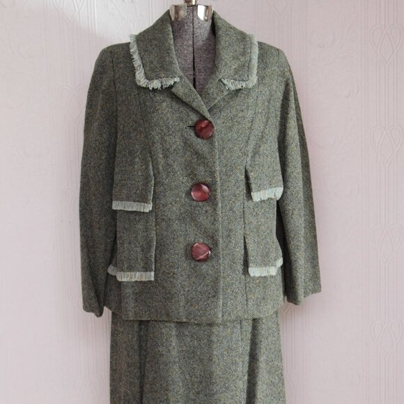 Early 60's tweed suit with matching hat - size small/medium - Picture 1 of 8